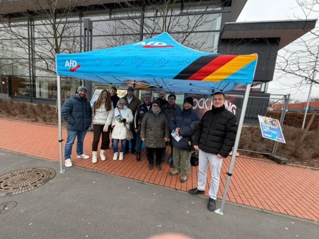 Auch heute waren wir wieder für euch unterwegs. Am Valentinstags gab es am Infostand in Stadtallendorf natürlich auch Rosen für die Damen. Die blauen waren leider ausverkauft 😉
